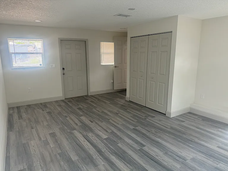 1149 La Salle St — Photo 11