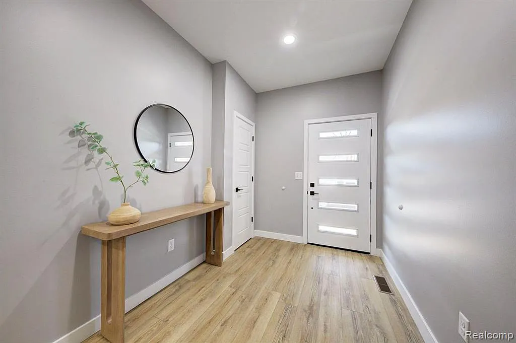 3 bed, 2.5 bath, 1450 sqft, $2,800 — Photo 3