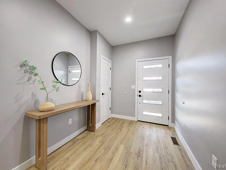2808 Goodrich St — Photo 3