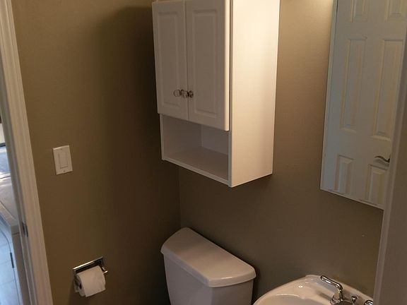 3rd image of 1020 Sharon Ln