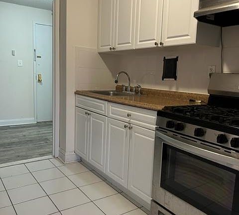 2nd image of 45 Sidney Ave W #5H