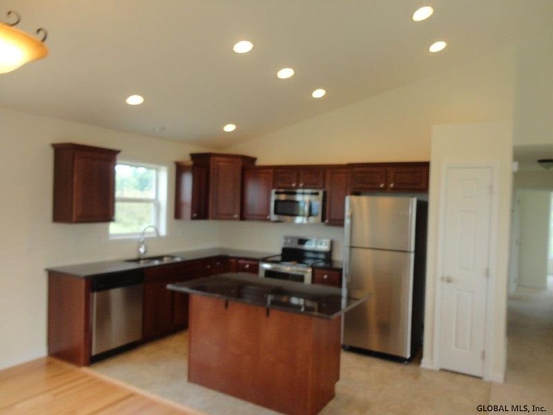 3rd image of 34 COTTAGE Avenue