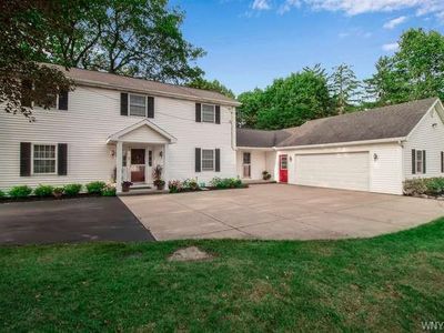 4689 Wayside Ln, Clarence, NY, 14031
