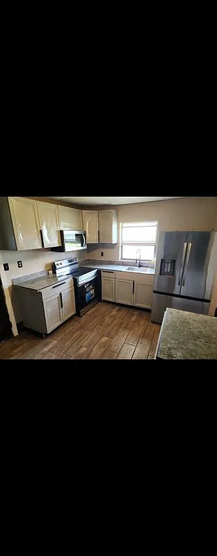 3 bed, 1.0 bath, 1033 sqft, $1,500 — Photo 4
