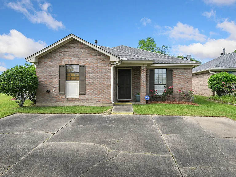 6001 Arbor Glen Dr — Photo 1