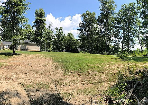 2nd image of 450 Aspen Dr