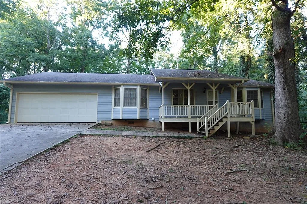 3 bed, 2.0 bath, 1392 sqft, $2,000 — Photo 2