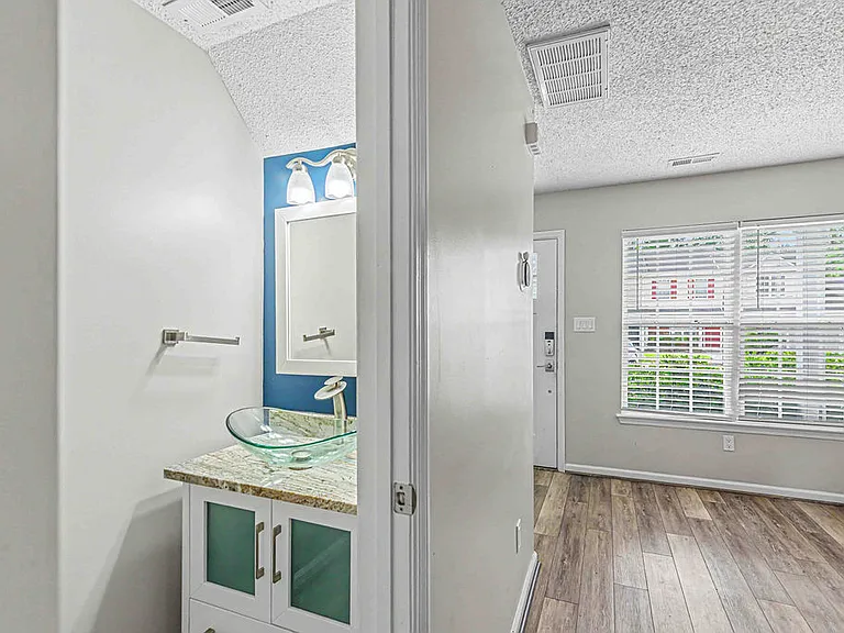 103 Meadowbrook Ln #1 — Photo 7