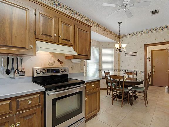 3rd image of 4740 Baywind Dr