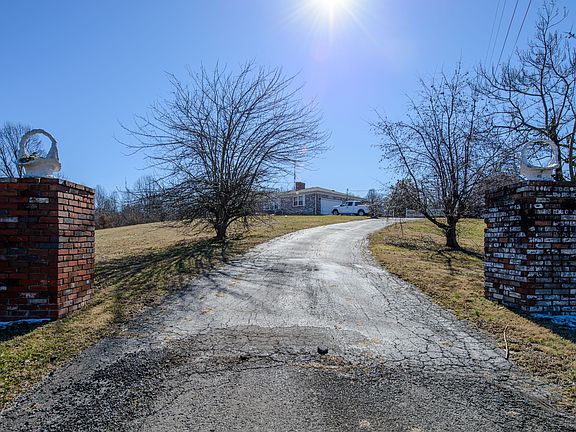5th image of 244 Hilltop Ln