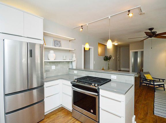 4th image of 1052 W Balmoral Ave APT 2G