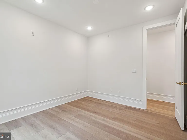 1822 Chestnut St #3R — Photo 12