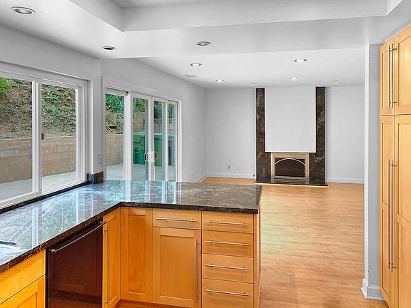 4th image of 1420 Morrow Cir