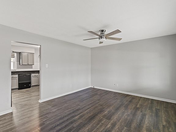 3rd image of 1439 Beaufort Dr