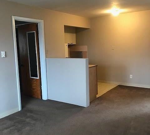 4th image of 200 N McKenzie St APT 3
