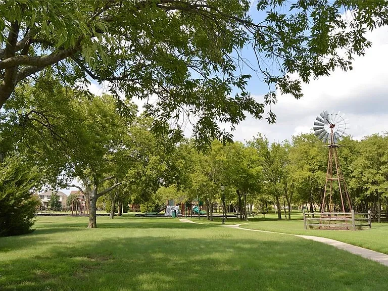 6908 Planters Row Dr — Photo 27