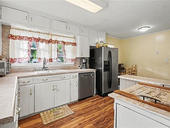 3rd image of 132 Mears St