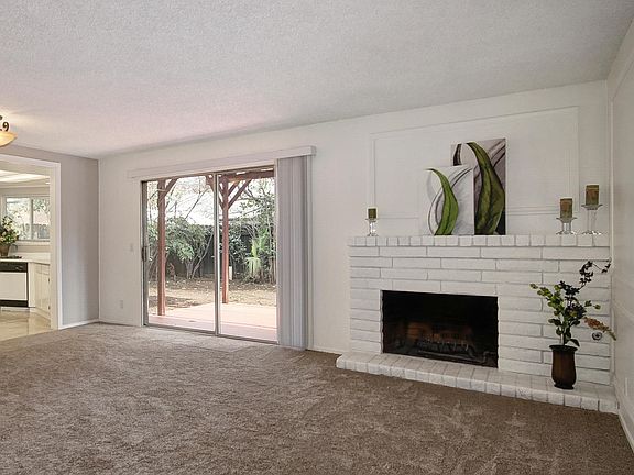 4th image of 4021 Hollygrove Ct