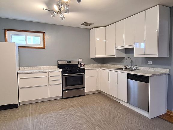 4th image of 5219 N Ludlam Ave #2