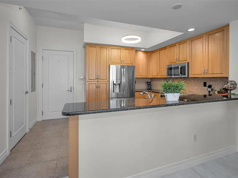 331 Cleveland St #310 — Photo 14