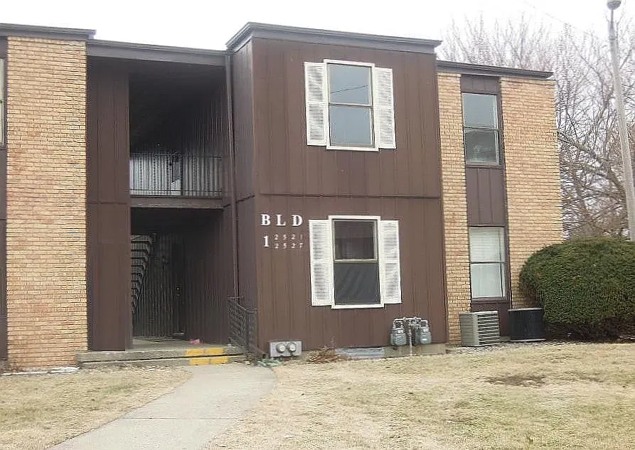2 bed, $1,050 — Photo 1