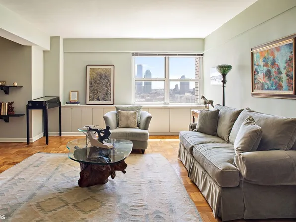 45 Sutton Place South 20G image 1 of 6