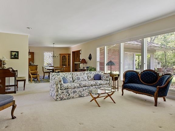 4th image of 801 Redwood Ln