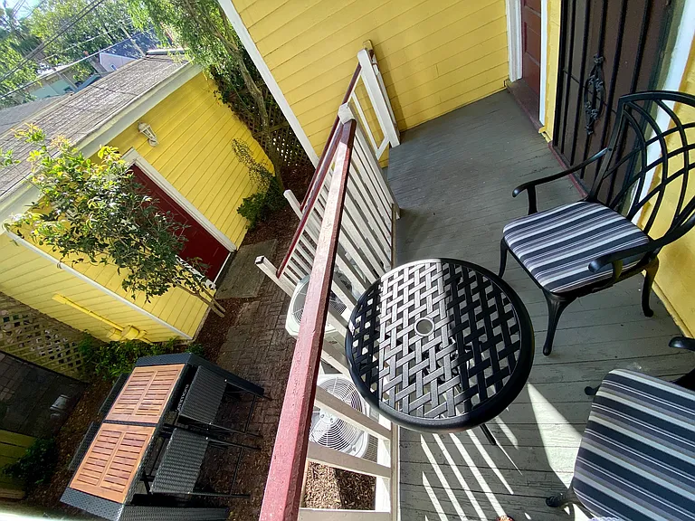 223 W Waldburg St #A — Photo 33