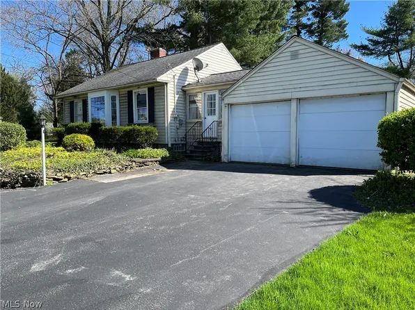 6466 Wilson Mills Rd, Mayfield, OH 44143