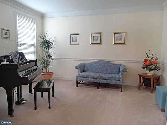 3rd image of 6 Kingsley Ct