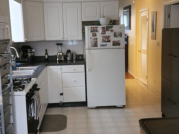 3rd image of 2218 W Barry Ave #1