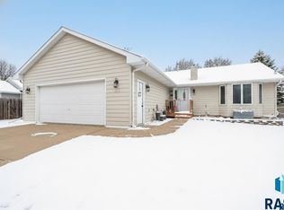 908 S Blaine St, Lennox, SD 57039
