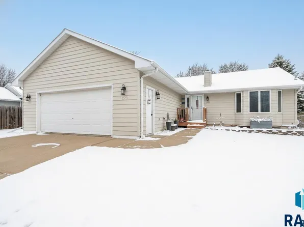 908 S Blaine St, Lennox, SD 57039