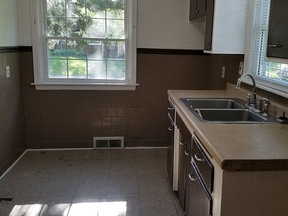 2nd image of 2029 37th St