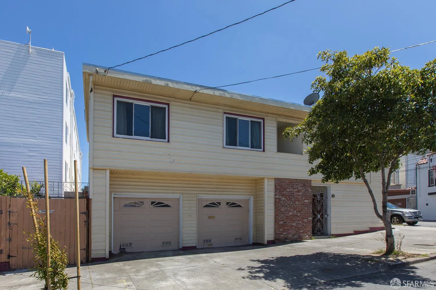 483 Ellington Ave - Photo 2