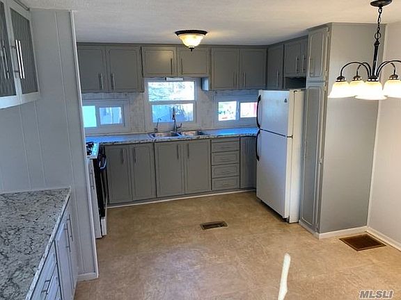 4th image of 658 F12 Sound Ave