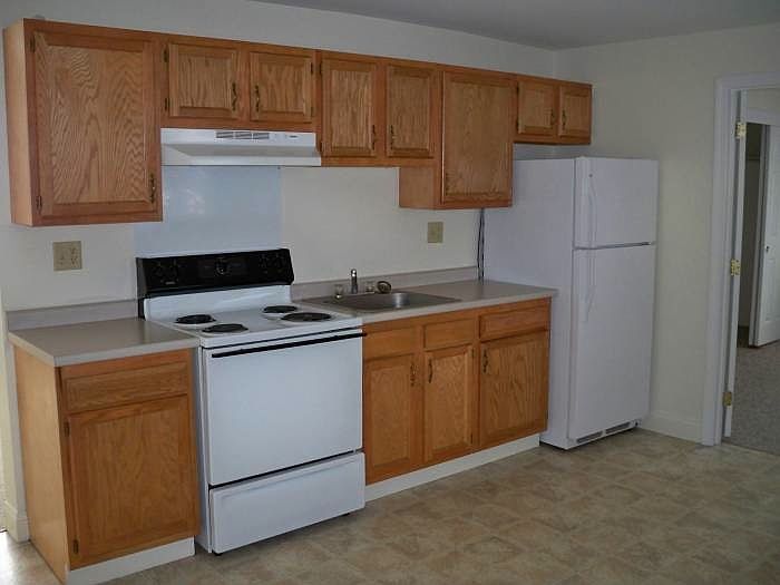 2nd image of 15 Laval St #1