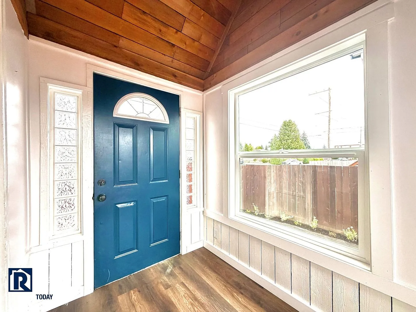 Updated 3-Bedroom Tacoma Home with Fenced Yard & Garage — Photo 3