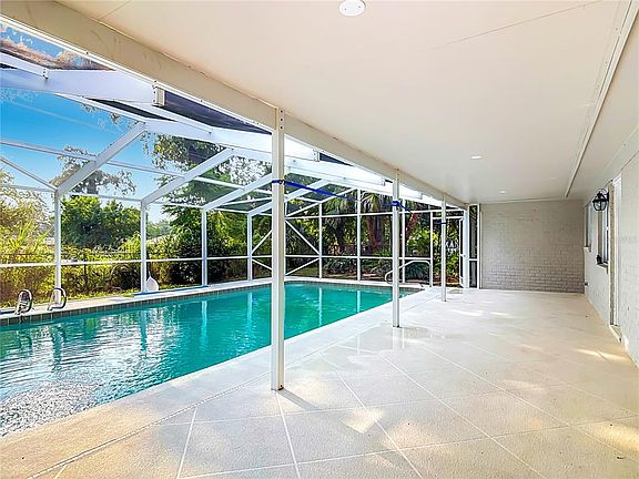 4th image of 605 WILLIAMSBURG DRIVE