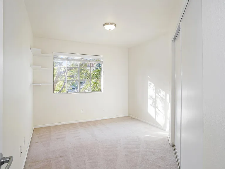 2042 Coolidge St — Photo 9