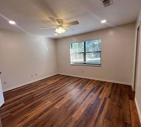 4th image of 2712 Catherine Dr