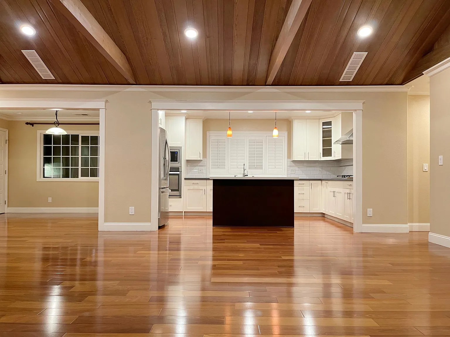 387 Alicia Way — Photo 4