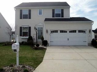 44 Skylark Ln, Niagara Falls, NY 14304