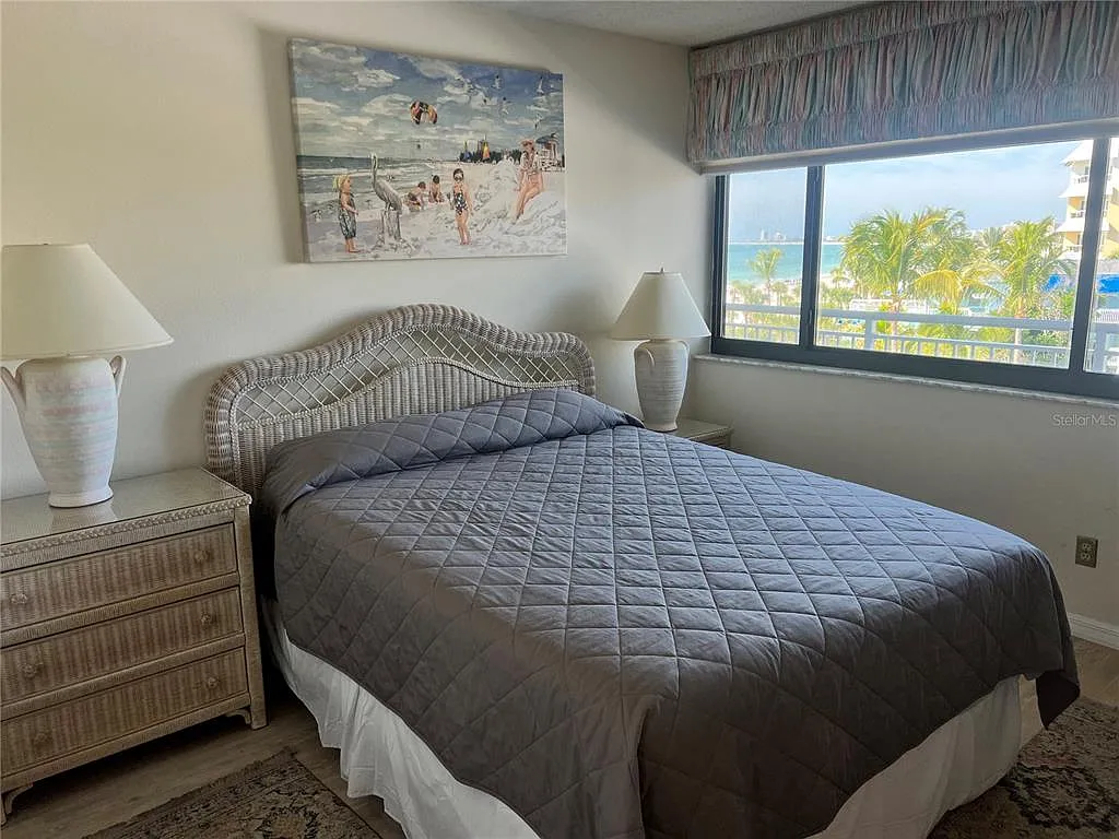 2 bed, 2.0 bath, 1200 sqft, $9,390 — Photo 3