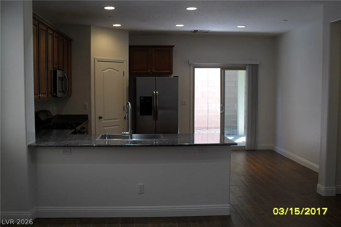 3 bed, 3.0 bath, 1532 sqft, $2,100 — Photo 3