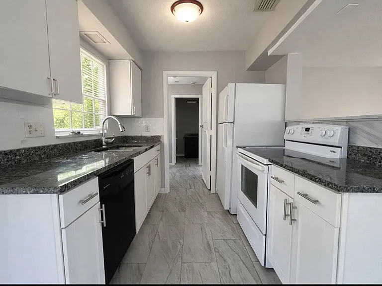 424 Cactus Cir — Photo 6
