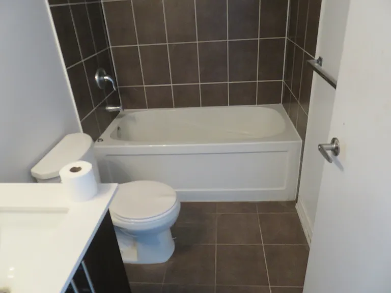 1410 Dupont St — Photo 13