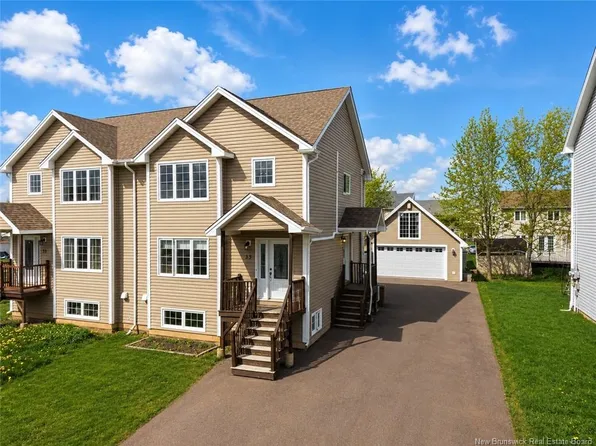 33 Aspenrose Ct, Moncton, NB E1G 0G6