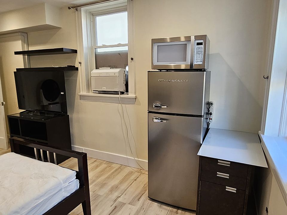 1st image of 34 Jefferson Ave #C