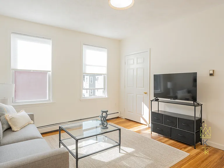 34 White Pl #3 — Photo 2
